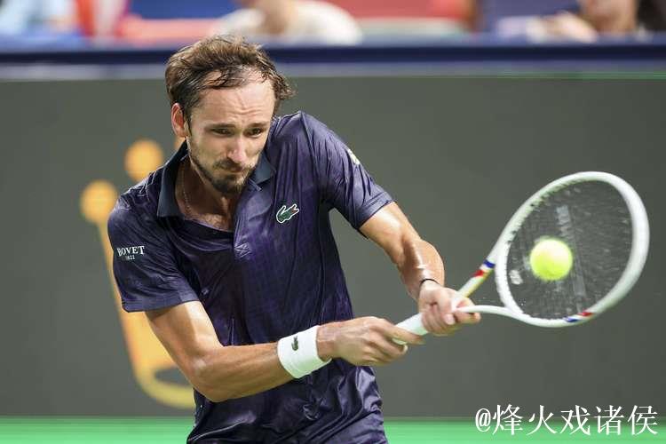 林德克内希2-1力克梅德韦杰夫 首次晋级大师赛决赛 林德克内希2-1力克梅德韦杰夫 首次晋级大师赛决赛